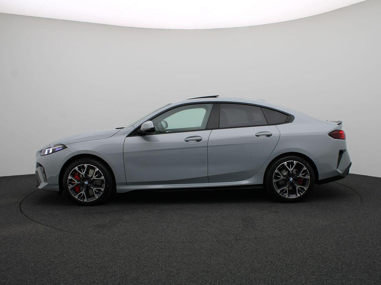 BMW 2-SERIE Gran Coupé 220 M Sportpakket Pro | Panoramadak | Harman Kardon | Parkeercamera | 18"
