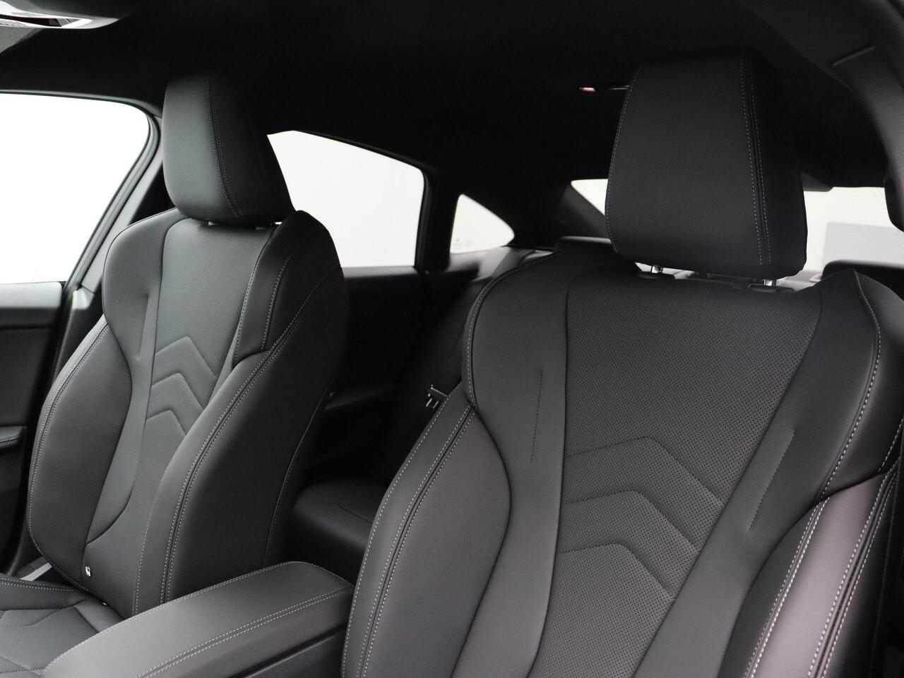 BMW 2-SERIE Gran Coupé 220 M Sportpakket | Driving Assistant Plus | Stuurwielverwarming | 19"