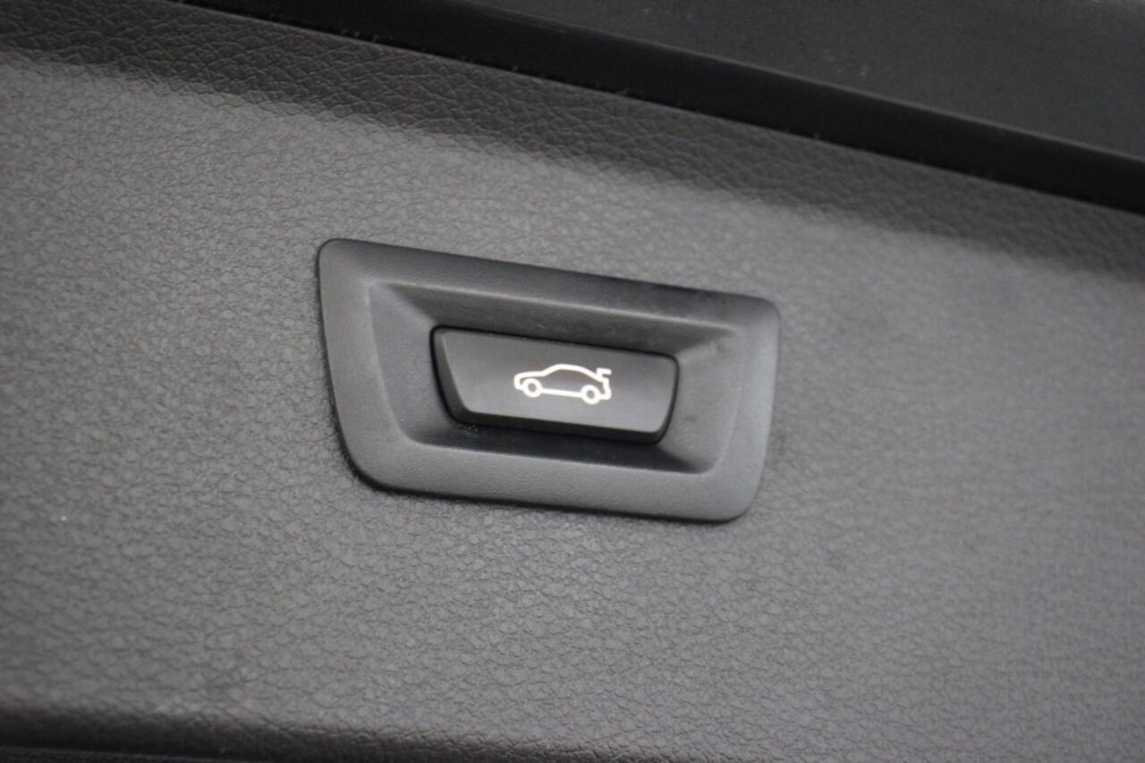 BMW 2-SERIE ACTIVE TOUR. 218i High Executive Automaat - Carplay, Headup Display, Half Leer, PDC