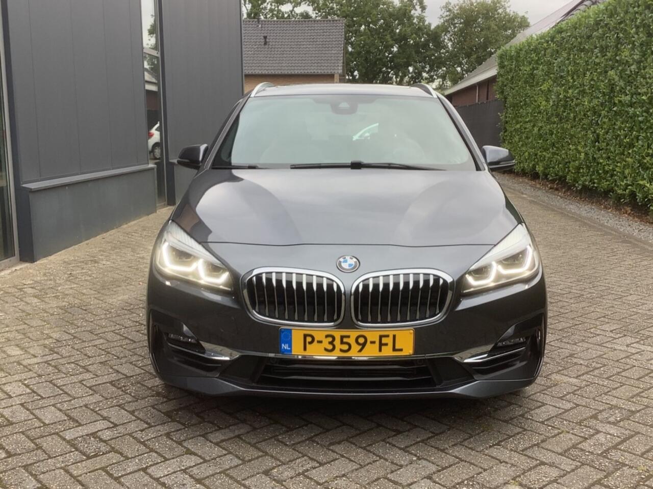 BMW 2-SERIE ACTIVE TOUR. 218i AUT. Business Edition Plus I panorama I leder