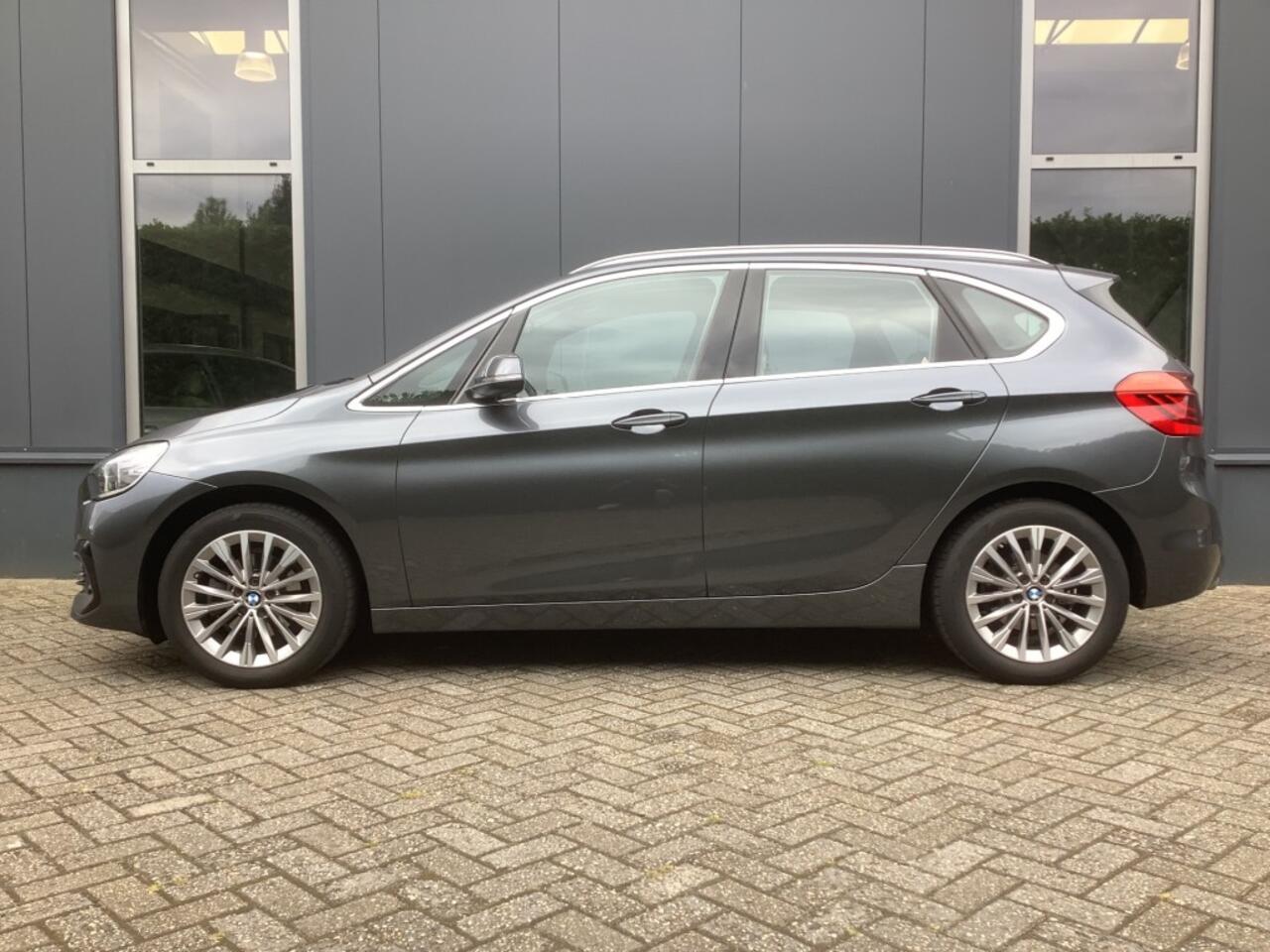 BMW 2-SERIE ACTIVE TOUR. 218i AUT. Business Edition Plus I panorama I leder