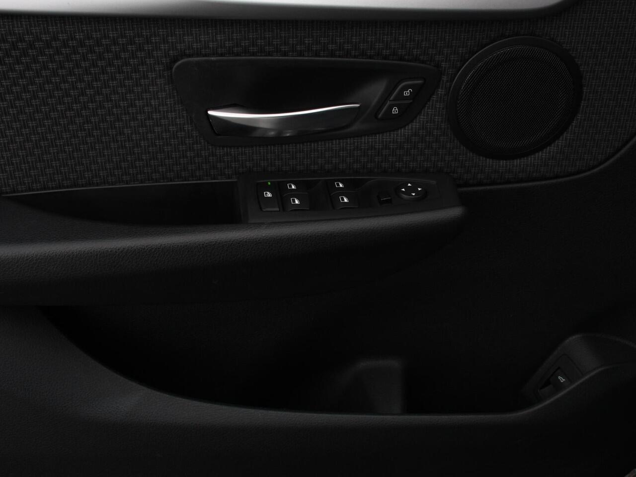 BMW 2-SERIE GRAN TOURER 218i Automaat Corporate Lease Executive 7p | Cruise control | Lichtmetalen velgen | Navigatie | Parkeersensoren achter | Radio | LED