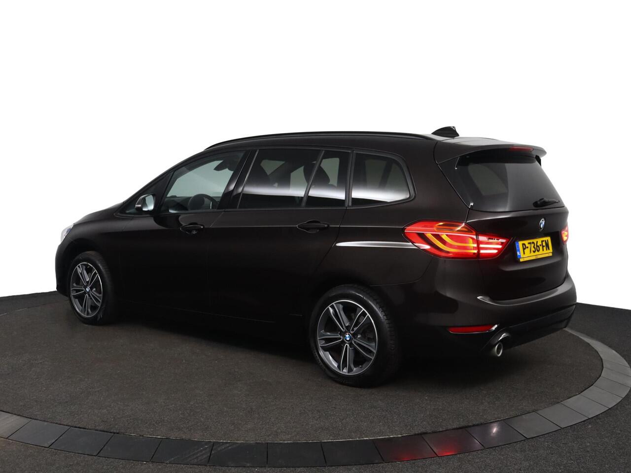 BMW 2-SERIE GRAN TOURER 216i Executive | Cruise Control | Verwarmde voorstoelen | Park Distance Control voor/achter | Sportstoelen voor |