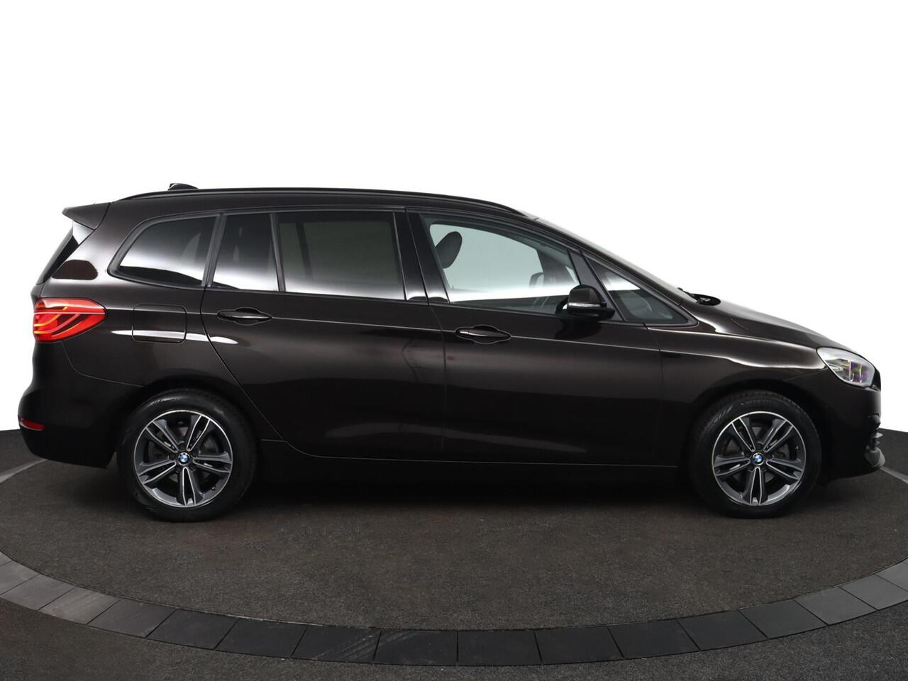 BMW 2-SERIE GRAN TOURER 216i Executive | Cruise Control | Verwarmde voorstoelen | Park Distance Control voor/achter | Sportstoelen voor |