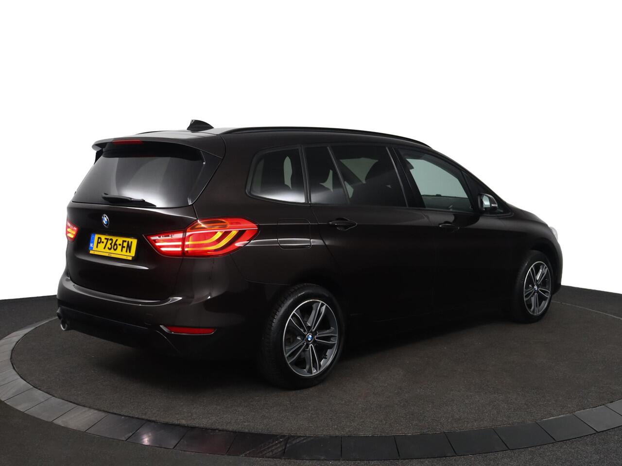 BMW 2-SERIE GRAN TOURER 216i Executive | Cruise Control | Verwarmde voorstoelen | Park Distance Control voor/achter | Sportstoelen voor |