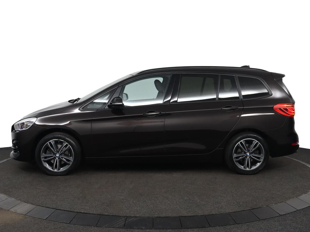 BMW 2-SERIE GRAN TOURER 216i Executive | Cruise Control | Verwarmde voorstoelen | Park Distance Control voor/achter | Sportstoelen voor |