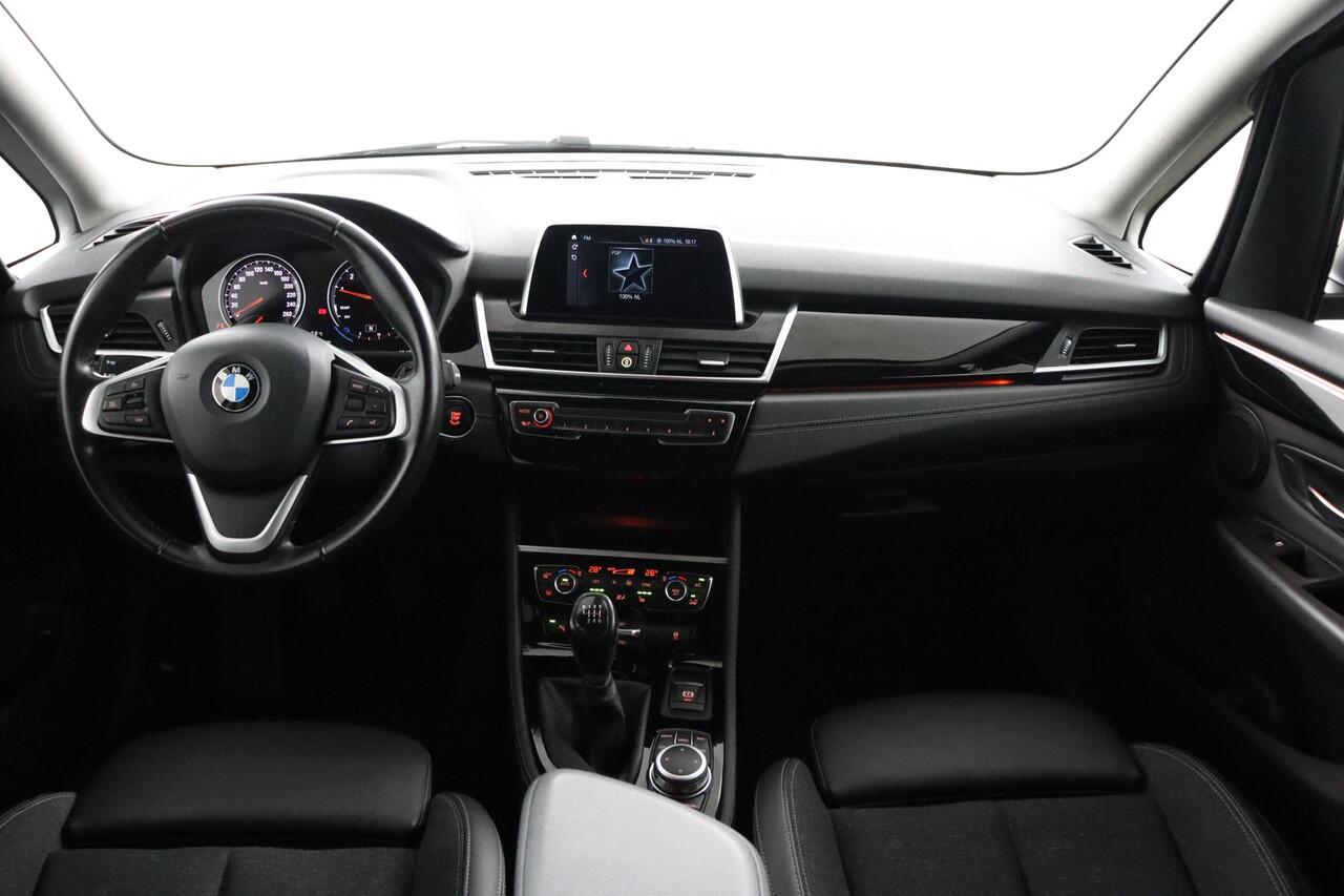 BMW 2-SERIE GRAN TOURER 216i Executive | Cruise Control | Verwarmde voorstoelen | Park Distance Control voor/achter | Sportstoelen voor |