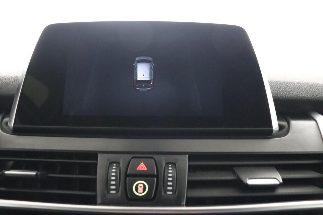 BMW 2-SERIE GRAN TOURER 216i Executive | Cruise Control | Verwarmde voorstoelen | Park Distance Control voor/achter | Sportstoelen voor |