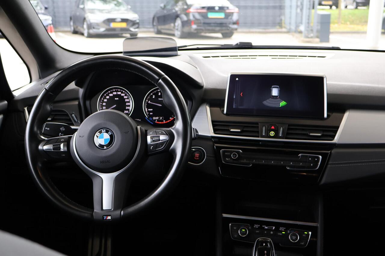 BMW 2-SERIE GRAN TOURER 218i Executive Edition M Sport | Trekhaak | Head-Up Display | LED-koplampen | Navigatie | Parkeersensoren |