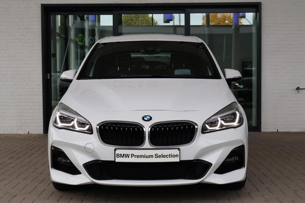 BMW 2-SERIE GRAN TOURER 218i Executive Edition M Sport | Trekhaak | Head-Up Display | LED-koplampen | Navigatie | Parkeersensoren |