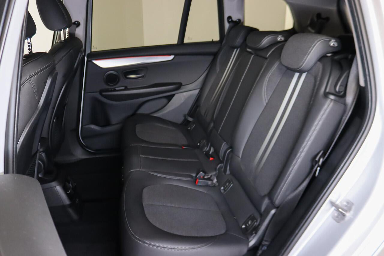 BMW 2-SERIE GRAN TOURER 218i Sportline 7-Persoons Trekhaak, Head Up, Navigatie,