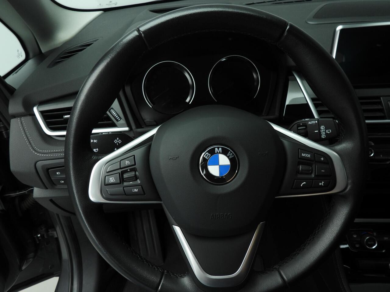 BMW 2-SERIE GRAN TOURER 216i 7p. | LED | HUD | Trekhaak | Derde zitrij | Sportstoelen | DAB | Hifi speakers | Alu 17 inch