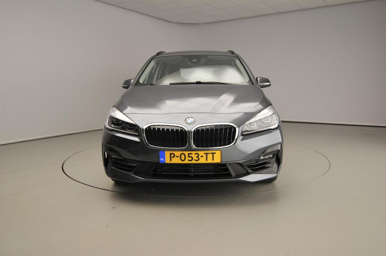 BMW 2-SERIE GRAN TOURER 216i 7p. | LED | HUD | Trekhaak | Derde zitrij | Sportstoelen | DAB | Hifi speakers | Alu 17 inch