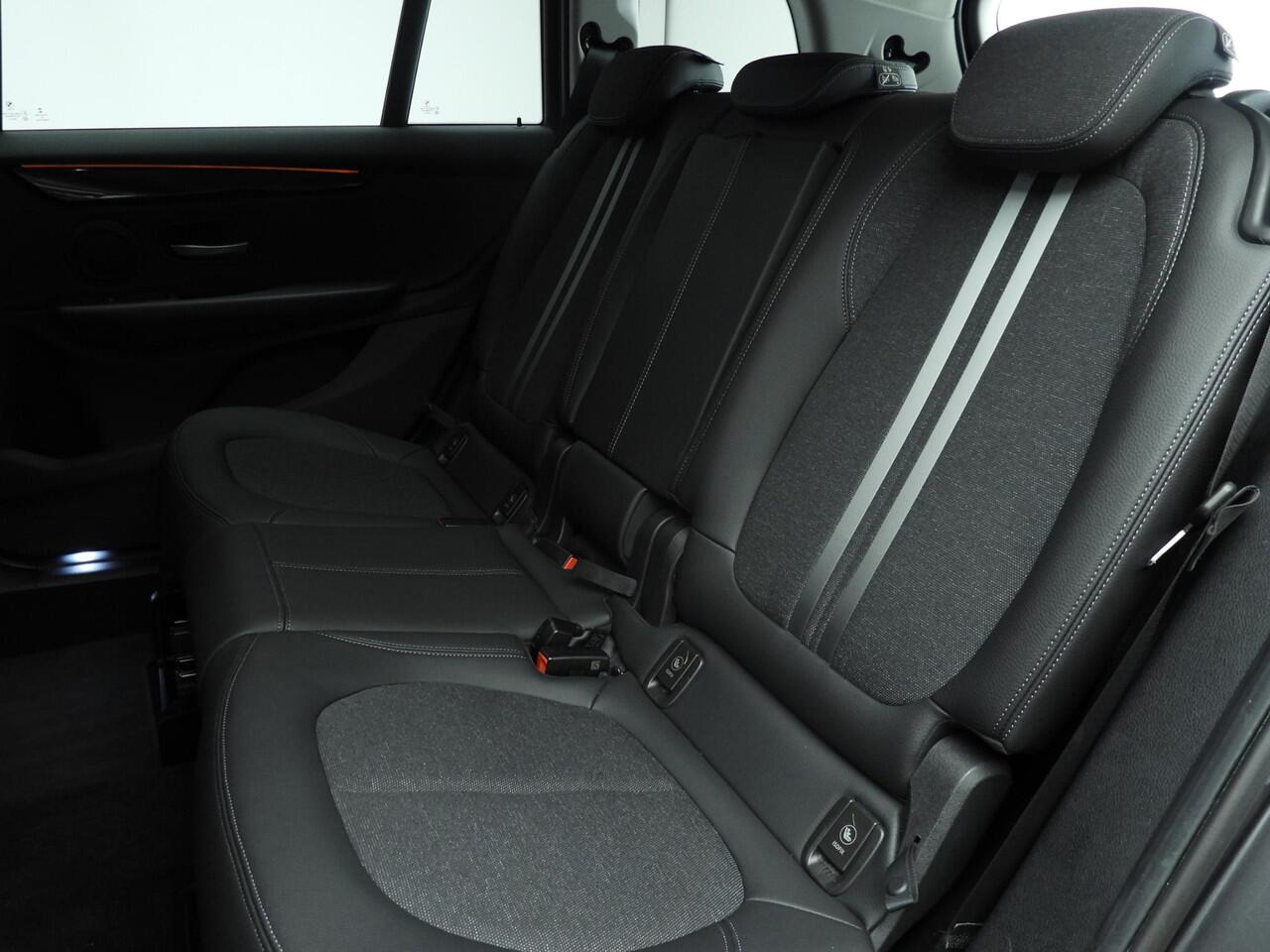 BMW 2-SERIE GRAN TOURER 216i 7p. | LED | HUD | Trekhaak | Derde zitrij | Sportstoelen | DAB | Hifi speakers | Alu 17 inch