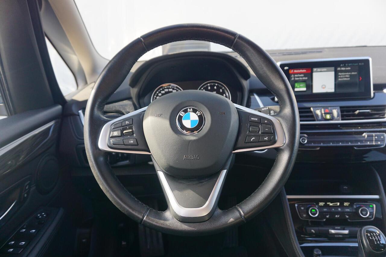 BMW 2-SERIE GRAN TOURER 216i High Executive Luxury Line 17'' / Trekhaak / Derde zitrij / Head-Up Display