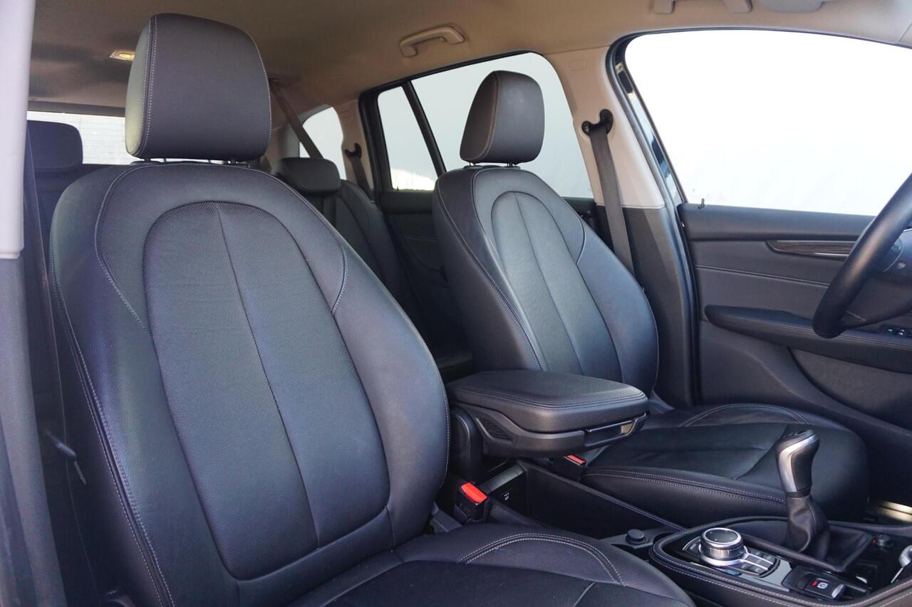 BMW 2-SERIE GRAN TOURER 216i High Executive Luxury Line 17'' / Trekhaak / Derde zitrij / Head-Up Display