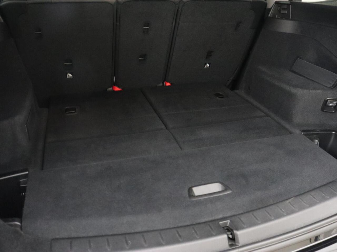 BMW 2-SERIE GRAN TOURER 216i Luxury Line 7-persoons | Trekhaak | Stoelverwarming | Leder | Head-Up | Camera | Navigatie | Full LED | Park Assist | Sfeerverlichting | Climate control | Getint glas