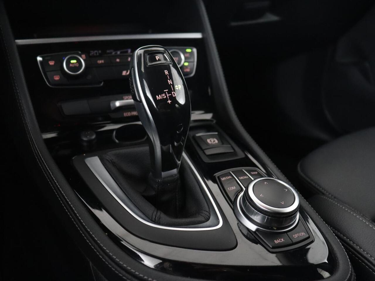 BMW 2-SERIE GRAN TOURER 218i High Executive 7-persoons | Sport Line | Head-Up | Trekhaak | Sportstoelen | Full LED | Navigatie | Climate control | Parkeerhulp | Cruise control