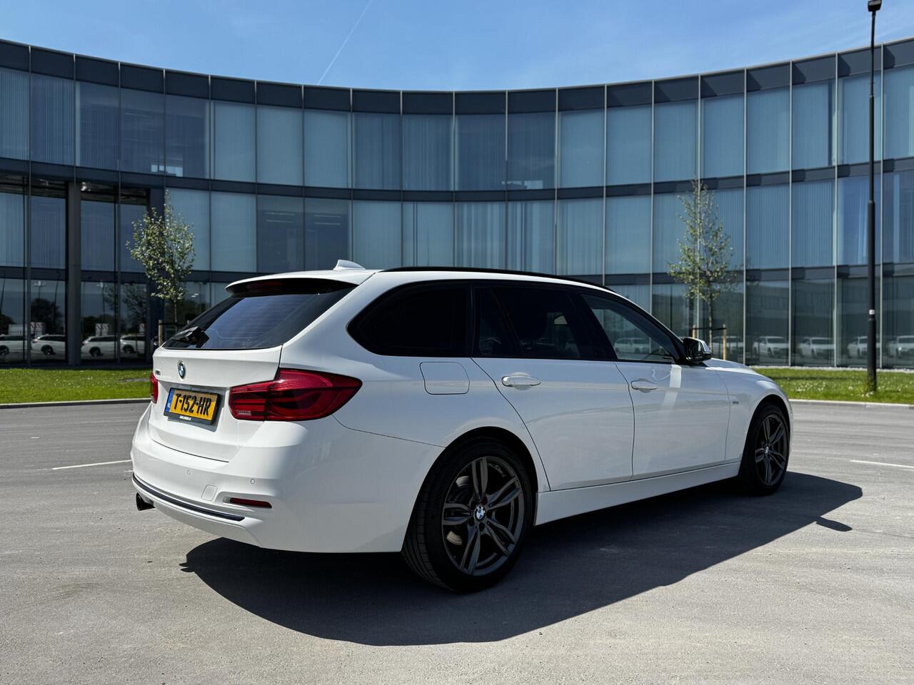 BMW 3-SERIE Touring 320i xDrive High Executive