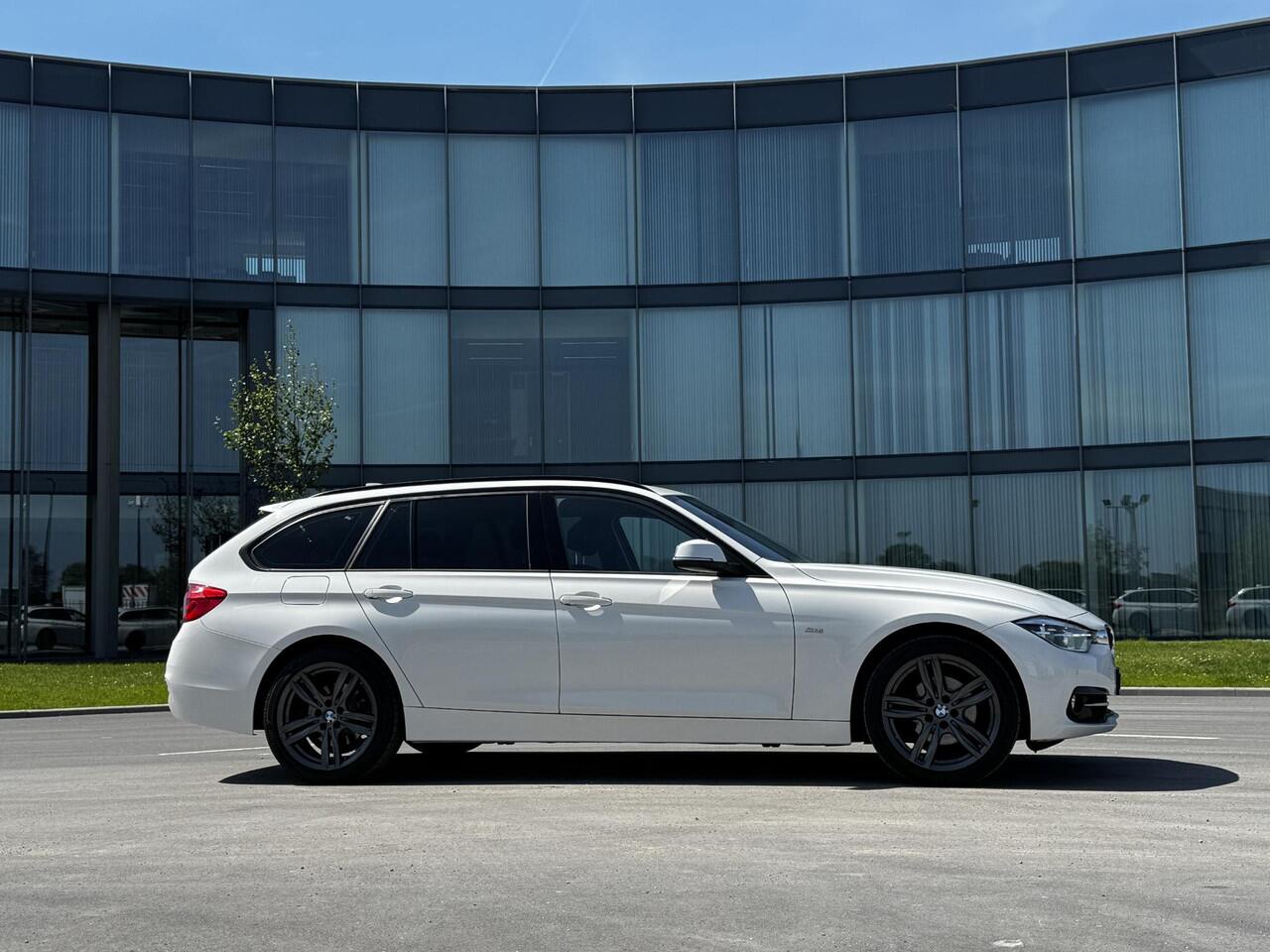 BMW 3-SERIE Touring 320i xDrive High Executive