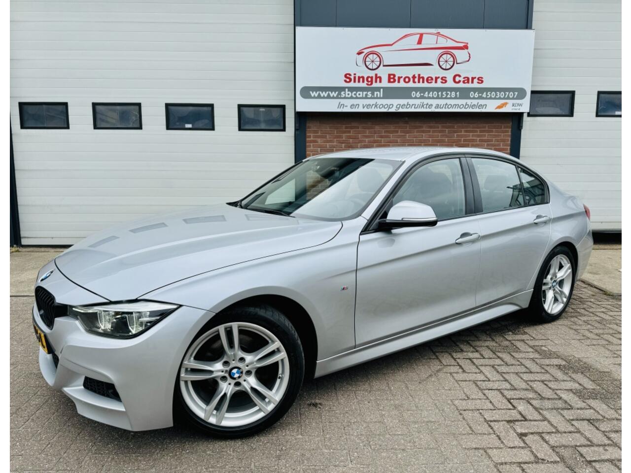 BMW 3-SERIE 318i/EXE M-SPORT LEER CARPLAY GARANTIE INRUIL MOG!!!