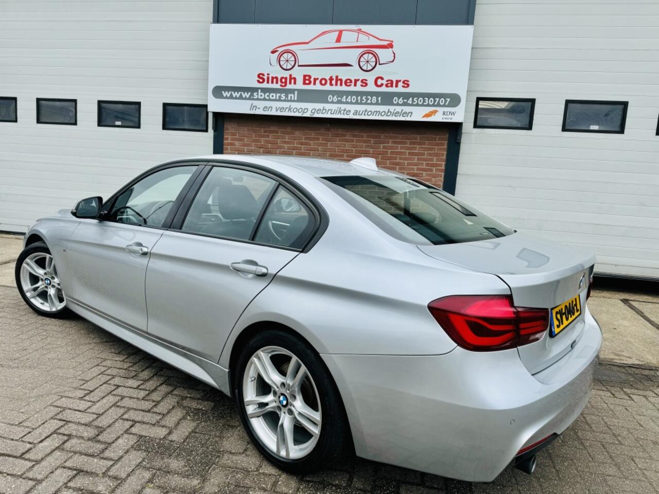 BMW 3-SERIE 318i/EXE M-SPORT LEER CARPLAY GARANTIE INRUIL MOG!!!