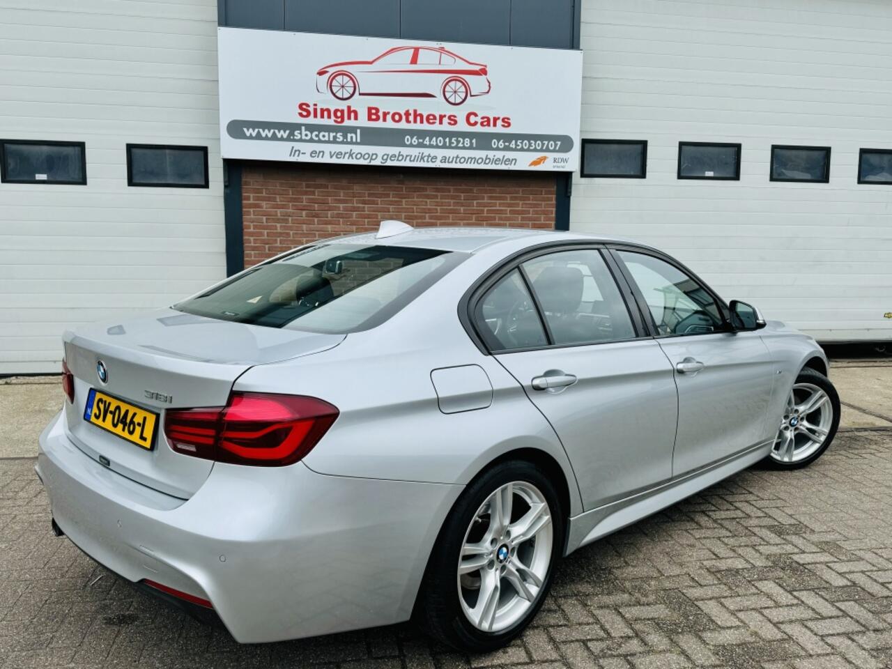 BMW 3-SERIE 318i/EXE M-SPORT LEER CARPLAY GARANTIE INRUIL MOG!!!