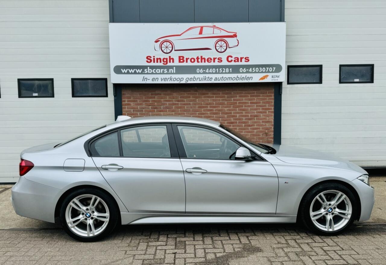 BMW 3-SERIE 318i/EXE M-SPORT LEER CARPLAY GARANTIE INRUIL MOG!!!