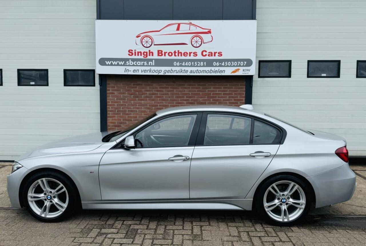 BMW 3-SERIE 318i/EXE M-SPORT LEER CARPLAY GARANTIE INRUIL MOG!!!