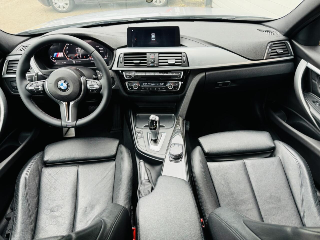 BMW 3-SERIE 318i/EXE M-SPORT LEER CARPLAY GARANTIE INRUIL MOG!!!