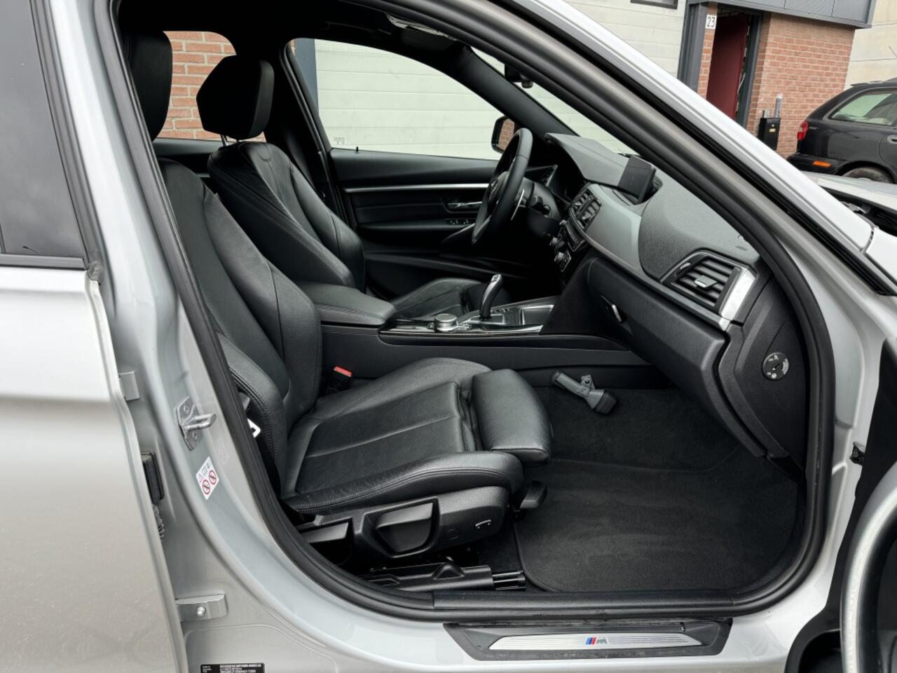 BMW 3-SERIE 318i/EXE M-SPORT LEER CARPLAY GARANTIE INRUIL MOG!!!