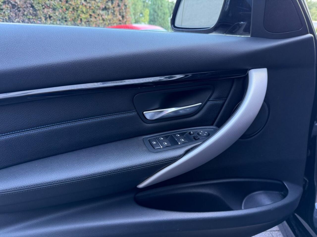 BMW 3-SERIE 330e M-Sport,Schuifdak,Leer,LED,Lane Ass.,NaviPro,Clima,Dealer OH