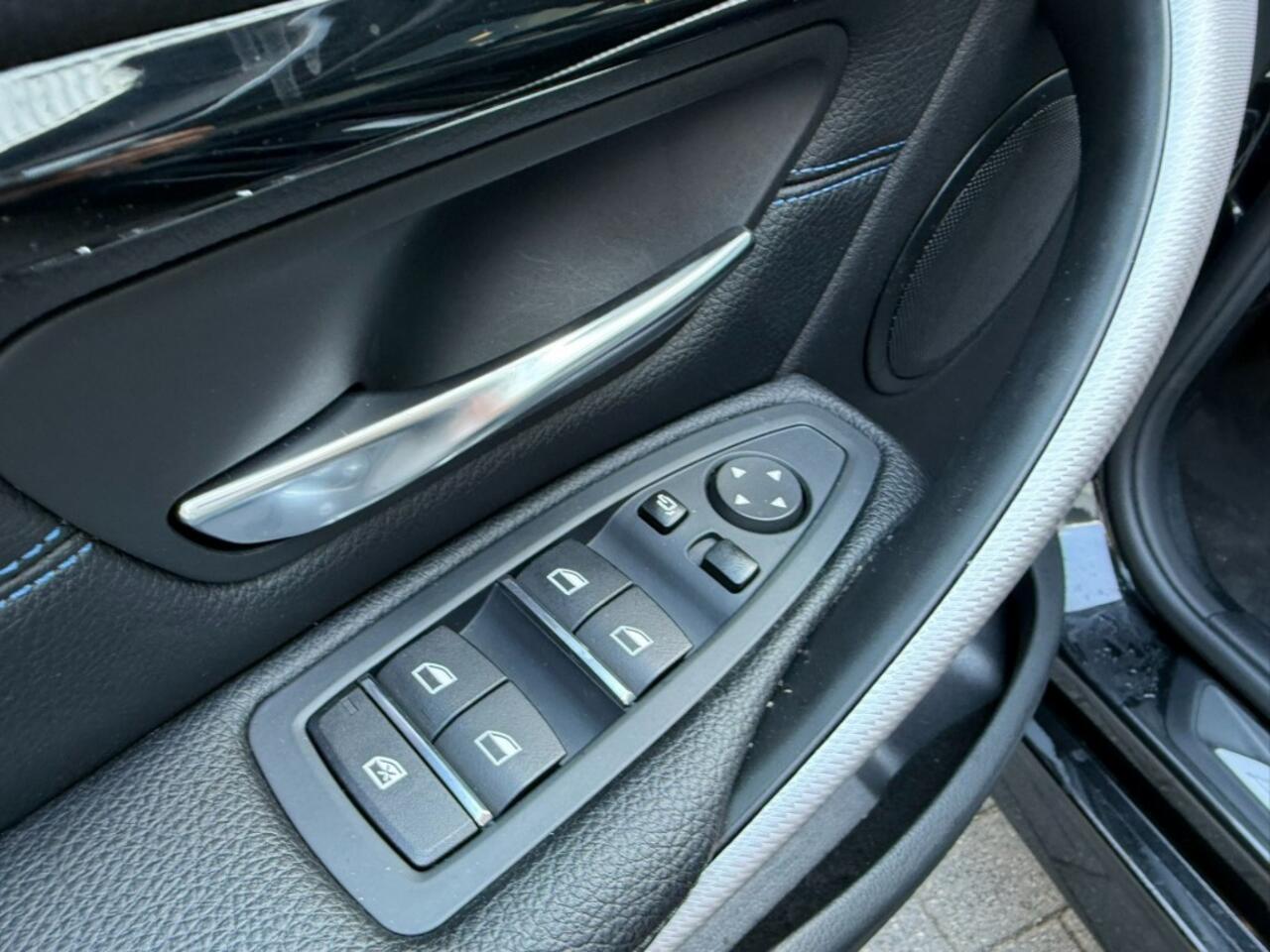 BMW 3-SERIE 330e M-Sport,Schuifdak,Leer,LED,Lane Ass.,NaviPro,Clima,Dealer OH