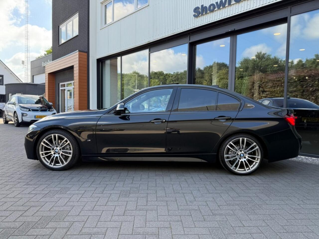 BMW 3-SERIE 330e M-Sport,Schuifdak,Leer,LED,Lane Ass.,NaviPro,Clima,Dealer OH