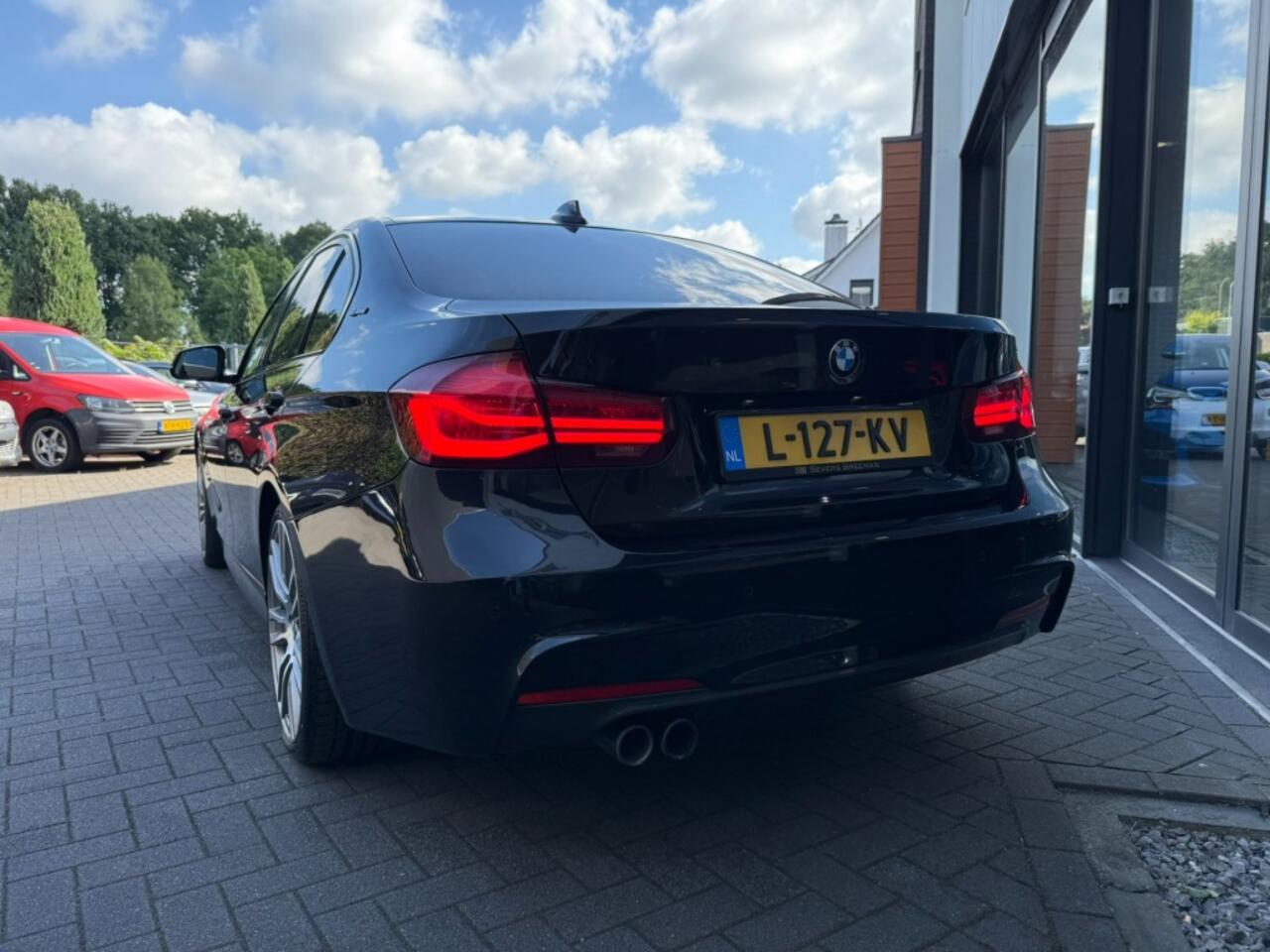 BMW 3-SERIE 330e M-Sport,Schuifdak,Leer,LED,Lane Ass.,NaviPro,Clima,Dealer OH