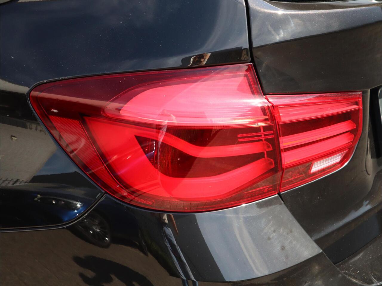 BMW 3-SERIE Touring 320i Edition M Sport Shadow Executive Panodak / Camera / Sportleder