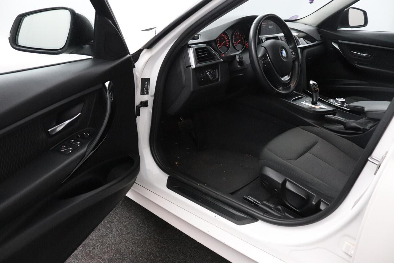 BMW 3-SERIE Touring 320i Executive | 184 PK | Automaat | Stoelverwarming | Trekhaak | Elektrische Achterklep |