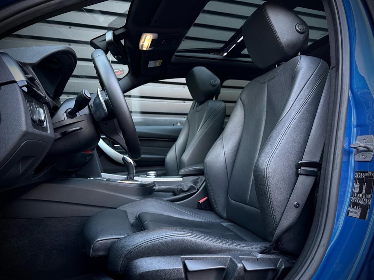 BMW 3-SERIE 320i M-SPORT PANO|VIRTUAL|SPORTLEER|HiFi