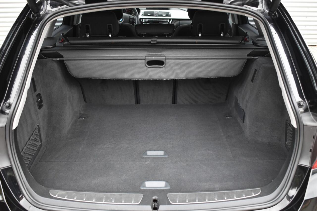 BMW 3-SERIE 330I AUT. TOURING LUXURY EDITION / LED PAKKET / EL. A-KLEP / EL. TREKH.