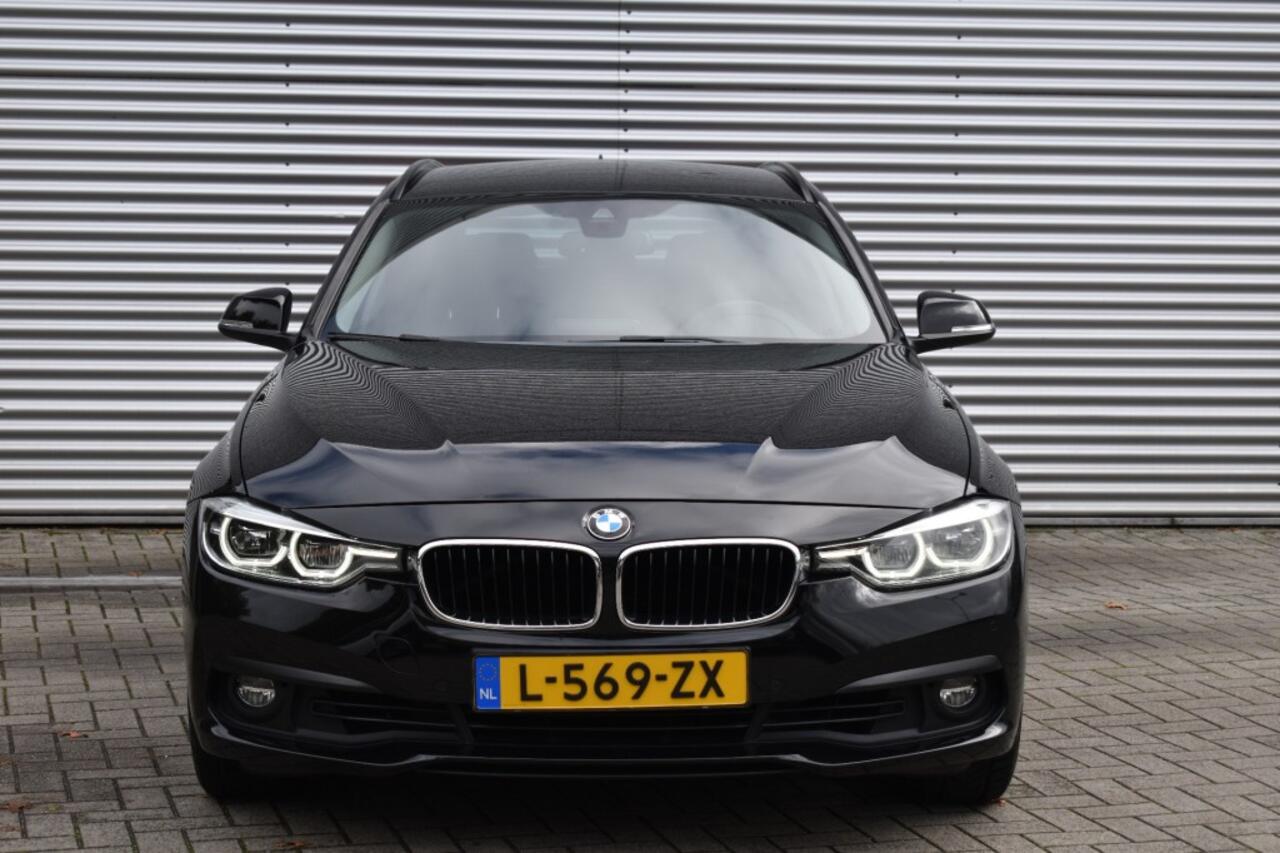 BMW 3-SERIE 330I AUT. TOURING LUXURY EDITION / LED PAKKET / EL. A-KLEP / EL. TREKH.