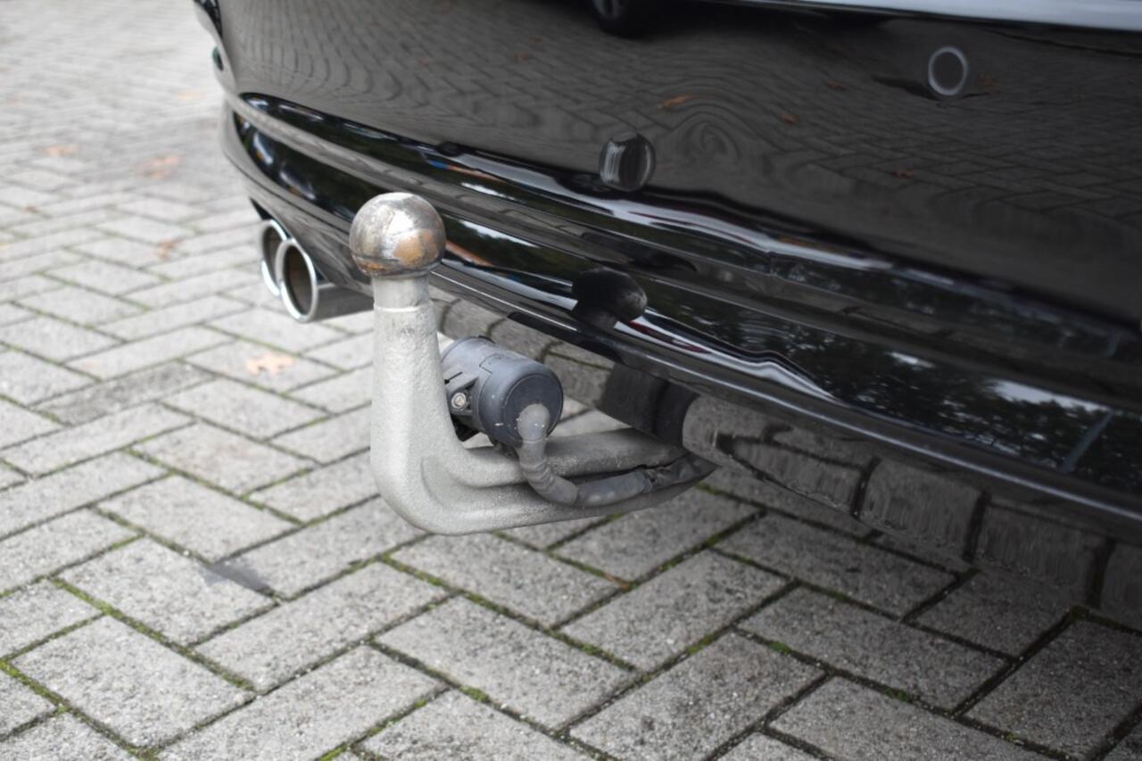 BMW 3-SERIE 330I AUT. TOURING LUXURY EDITION / LED PAKKET / EL. A-KLEP / EL. TREKH.