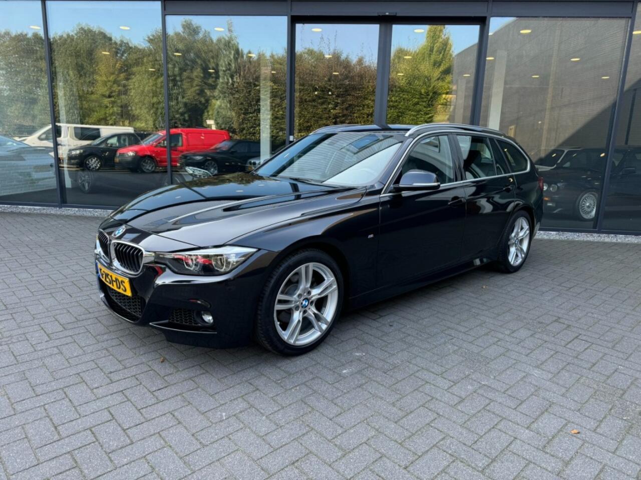 BMW 3-SERIE 318i M-Sport,Leer,LED,NaviPro,Clima,Stoelverw,Cruise,Dealer OH,P