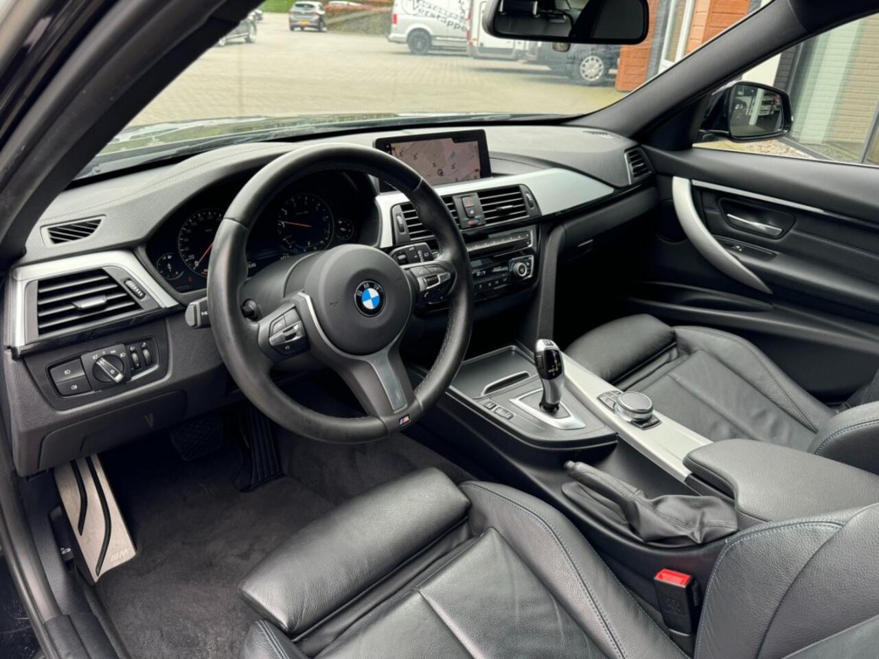 BMW 3-SERIE 318i M-Sport,Leer,LED,NaviPro,Clima,Stoelverw,Cruise,Dealer OH,P