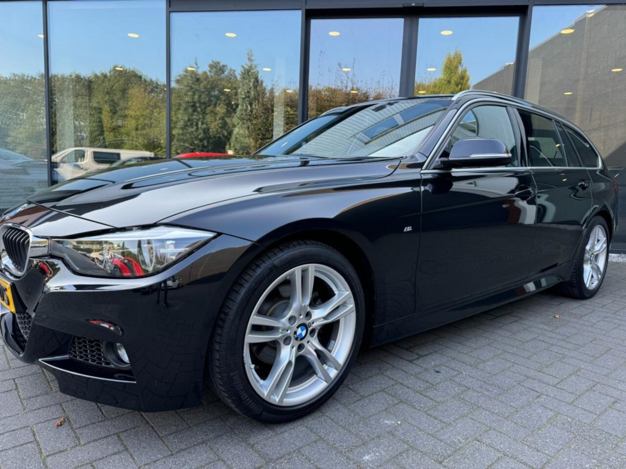 BMW 3-SERIE 318i M-Sport,Leer,LED,NaviPro,Clima,Stoelverw,Cruise,Dealer OH,P