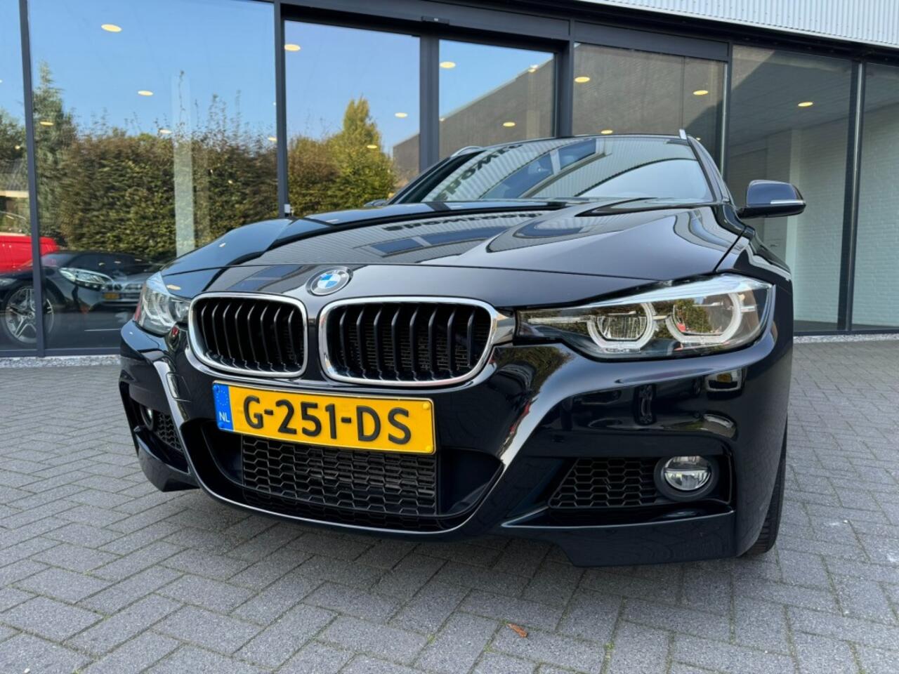 BMW 3-SERIE 318i M-Sport,Leer,LED,NaviPro,Clima,Stoelverw,Cruise,Dealer OH,P