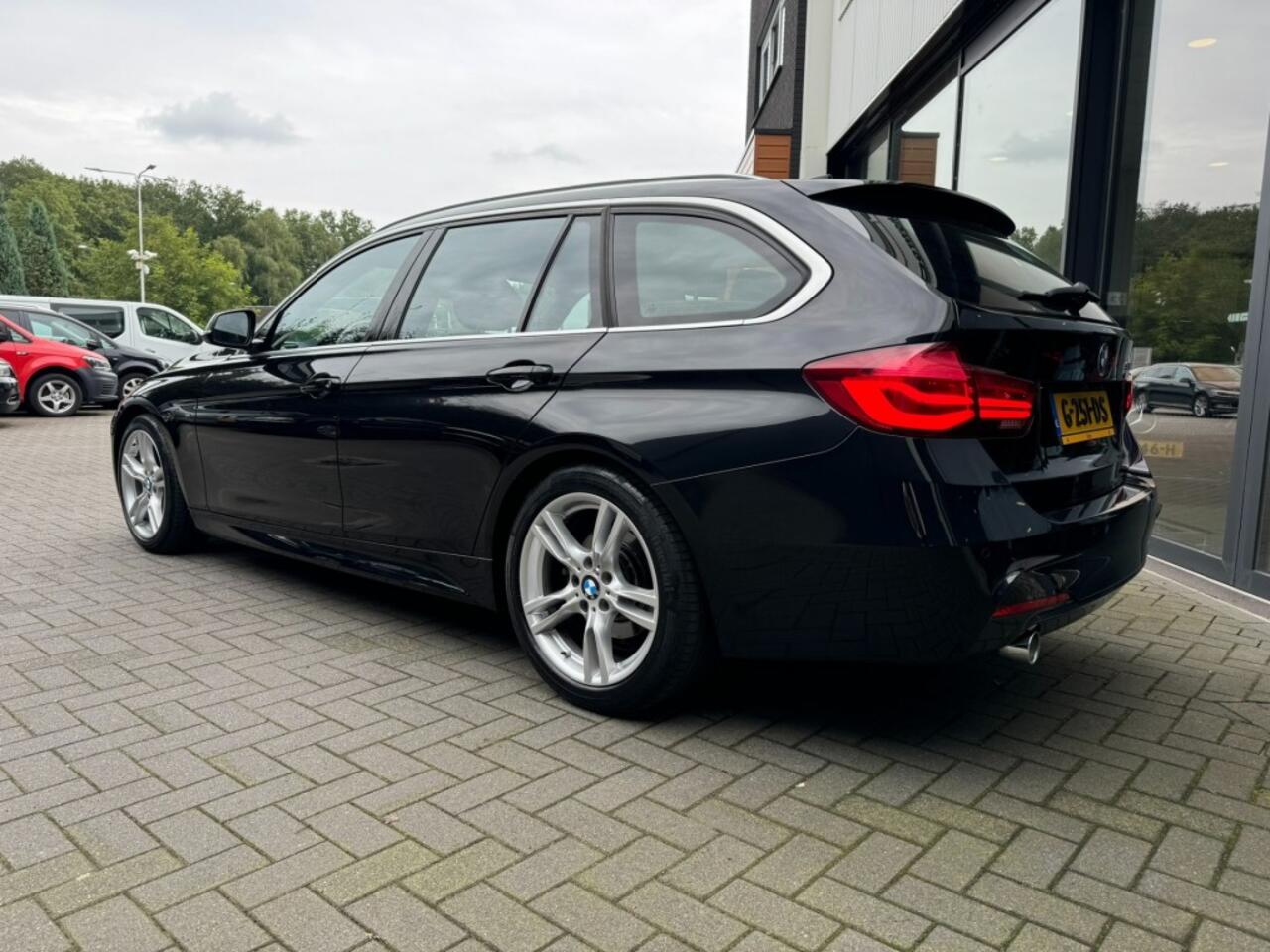 BMW 3-SERIE 318i M-Sport,Leer,LED,NaviPro,Clima,Stoelverw,Cruise,Dealer OH,P