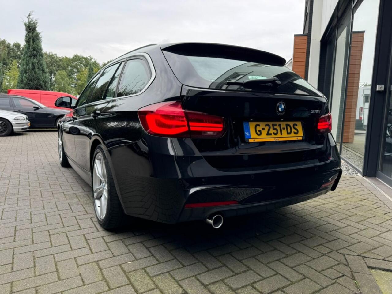 BMW 3-SERIE 318i M-Sport,Leer,LED,NaviPro,Clima,Stoelverw,Cruise,Dealer OH,P