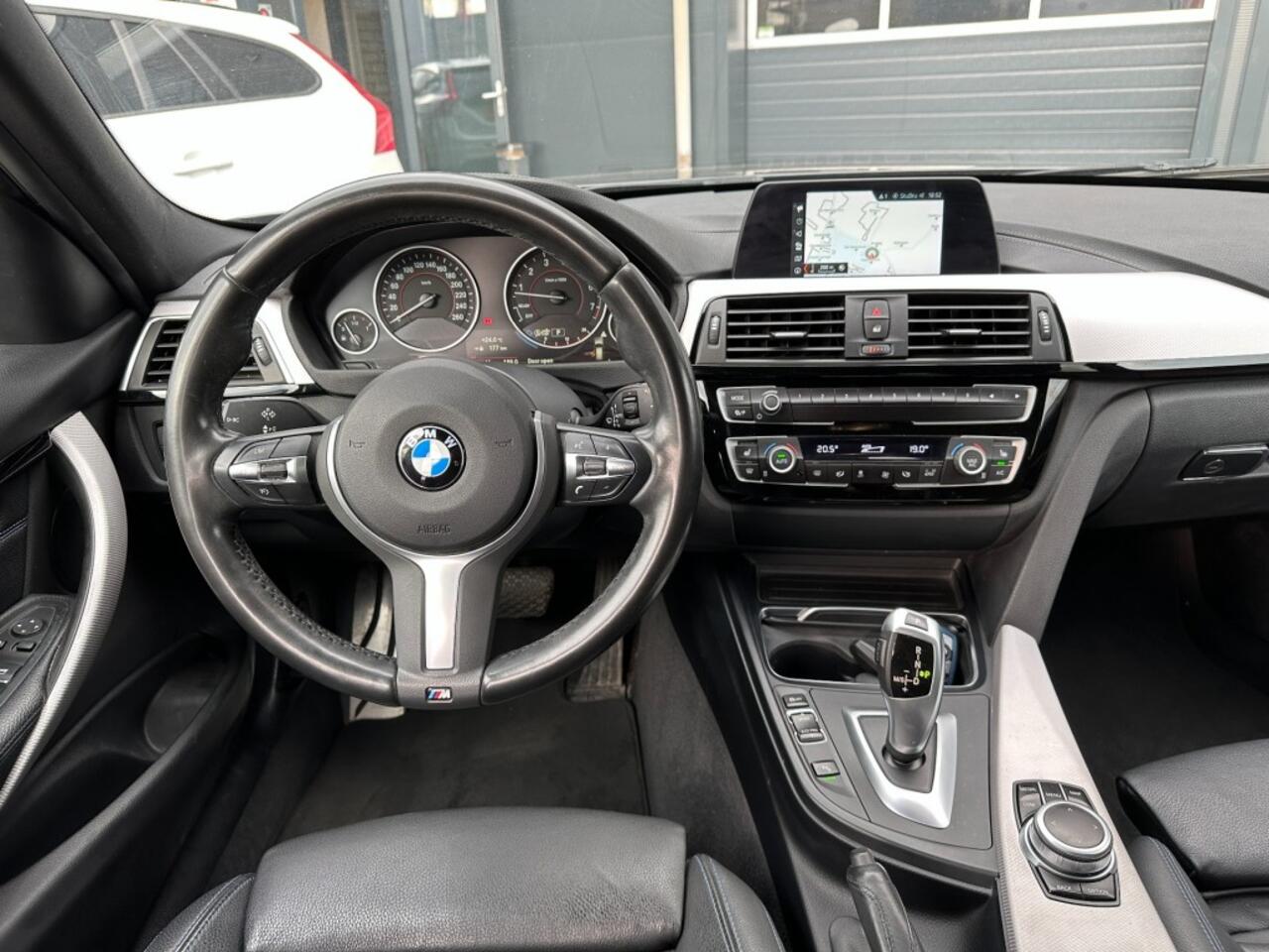 BMW 3-SERIE 320i Touring M-Sport High Executive 184PK Leder Trekhaak