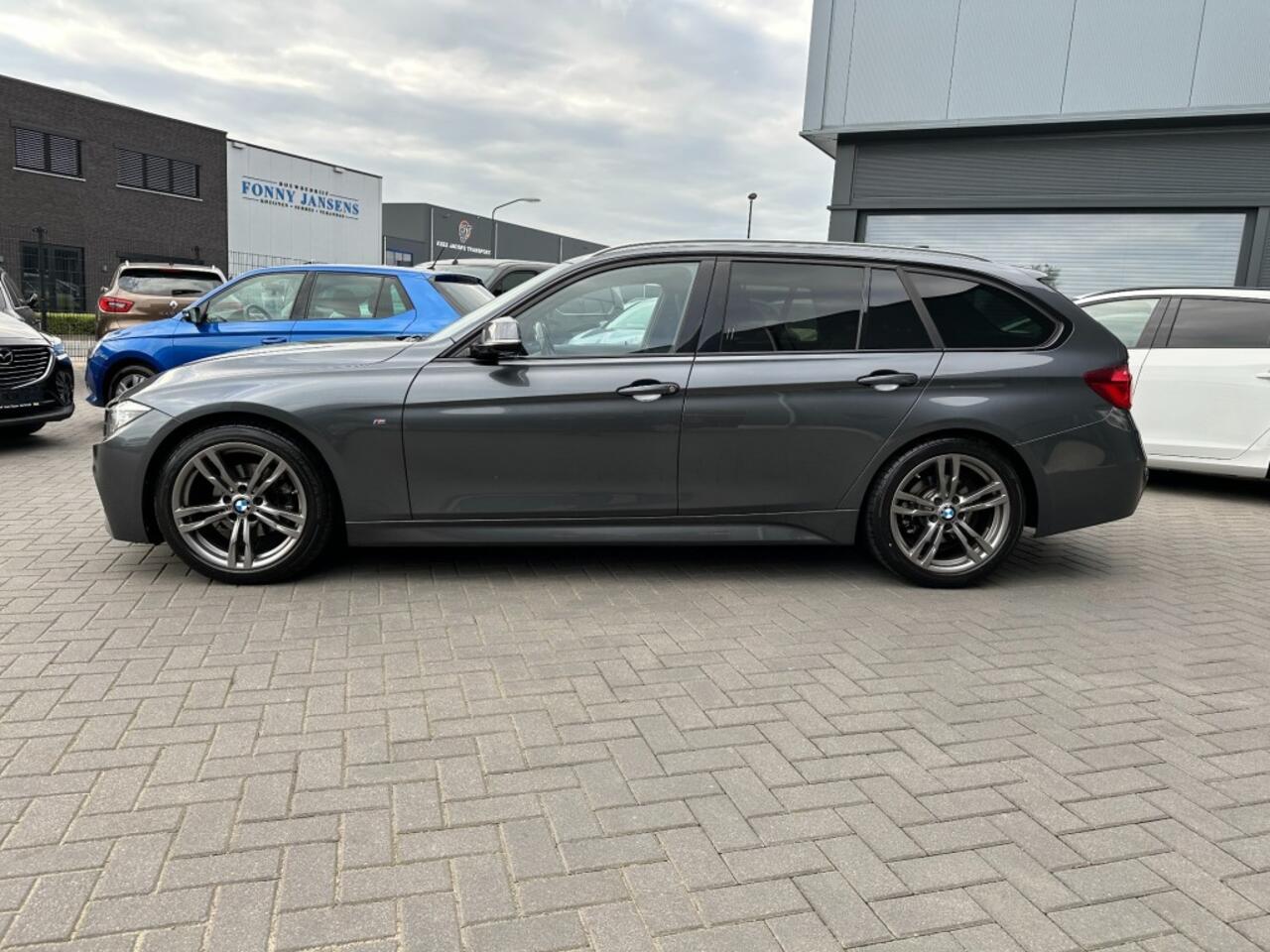 BMW 3-SERIE 320i Touring M-Sport High Executive 184PK Leder Trekhaak