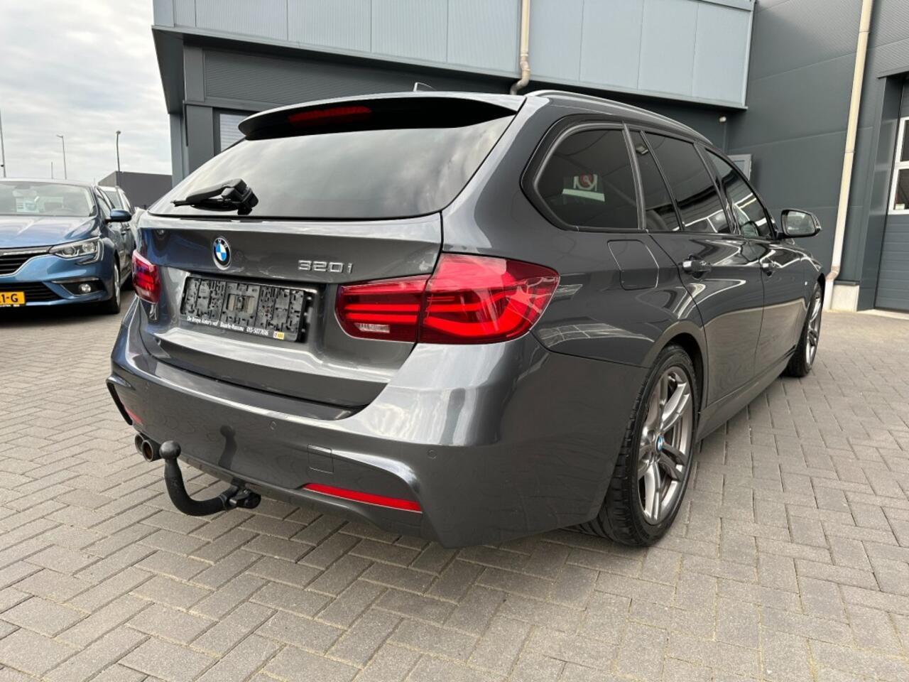 BMW 3-SERIE 320i Touring M-Sport High Executive 184PK Leder Trekhaak